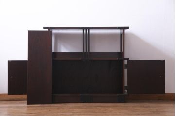 中古　民芸家具　牡丹の飾り金具が品格を添える飾り棚(サイドボード)