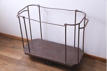 フランスビンテージ インダストリアルな空間に馴染むオーバル型のアイアンカート(トロリー)