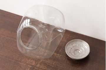 アンティーク雑貨　和製アンティーク　レトロなフォルムが可愛らしい蓋付き猫瓶(ガラス瓶)