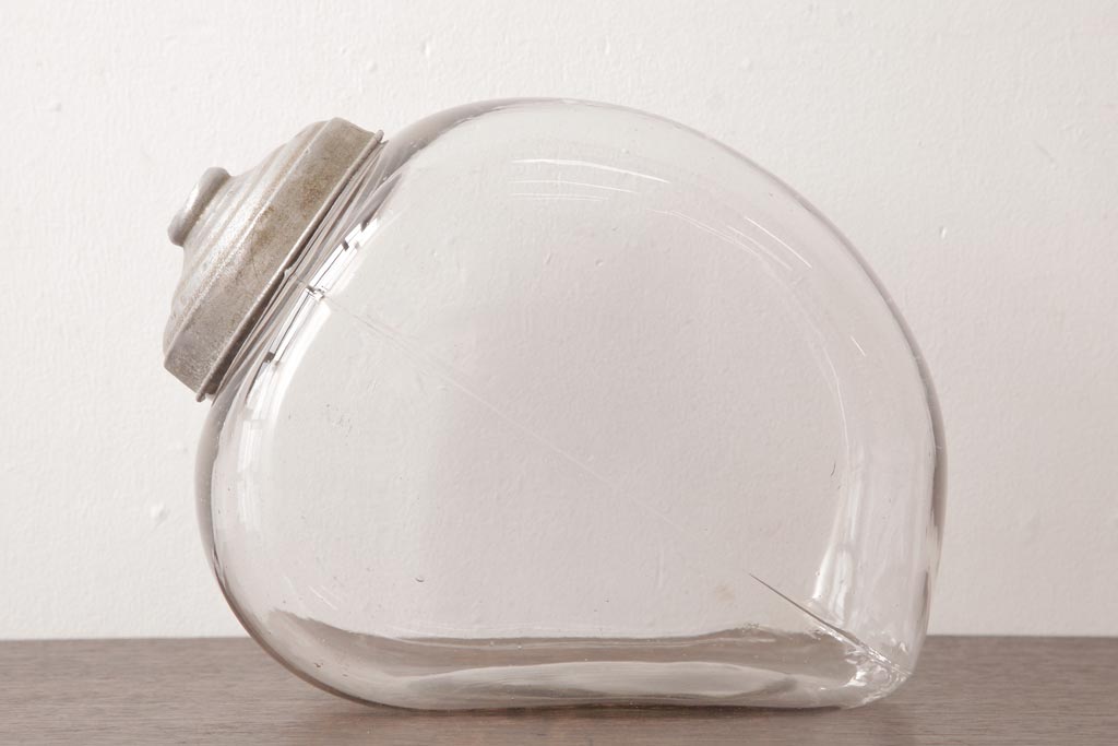 アンティーク雑貨　和製アンティーク　レトロなフォルムが可愛らしい蓋付き猫瓶(ガラス瓶)(1)