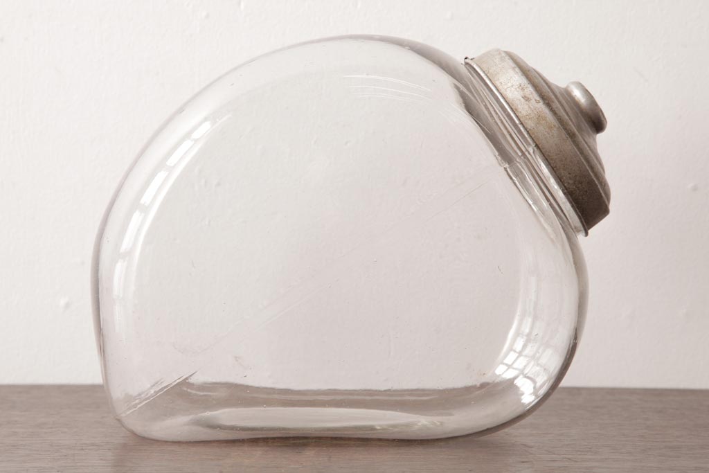 アンティーク雑貨　和製アンティーク　レトロなフォルムが可愛らしい蓋付き猫瓶(ガラス瓶)(1)