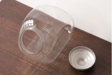 アンティーク雑貨　和製アンティーク　レトロなフォルムが可愛らしい蓋付き猫瓶(ガラス瓶)(1)