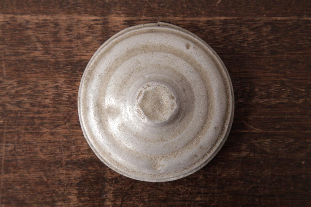 アンティーク雑貨　和製アンティーク　レトロなフォルムが可愛らしい蓋付き猫瓶(ガラス瓶)(1)