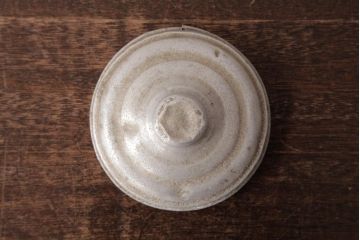 アンティーク雑貨　和製アンティーク　レトロなフォルムが可愛らしい蓋付き猫瓶(ガラス瓶)(1)