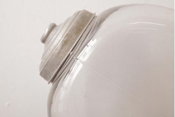 アンティーク雑貨　和製アンティーク　レトロなフォルムが可愛らしい蓋付き猫瓶(ガラス瓶)(1)