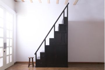アンティーク家具　古民具　松材製　手すり付きが珍しい和モダンにぴったりな階段箪笥