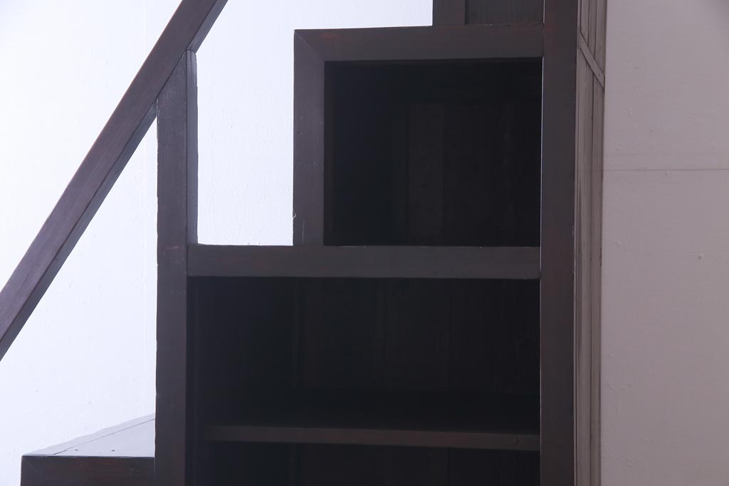 アンティーク家具　古民具　松材製　手すり付きが珍しい和モダンにぴったりな階段箪笥