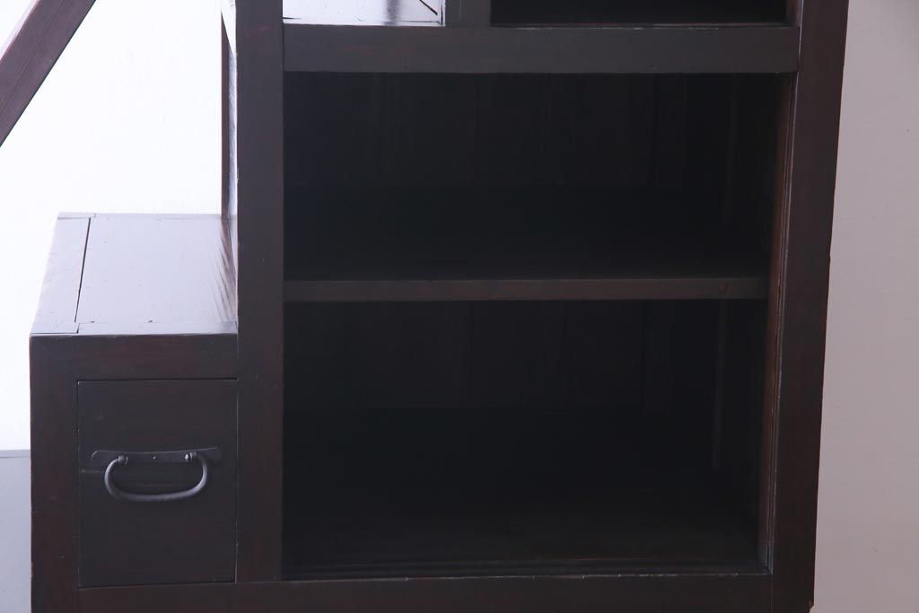 アンティーク家具　古民具　松材製　手すり付きが珍しい和モダンにぴったりな階段箪笥