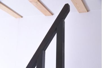 アンティーク家具　古民具　松材製　手すり付きが珍しい和モダンにぴったりな階段箪笥