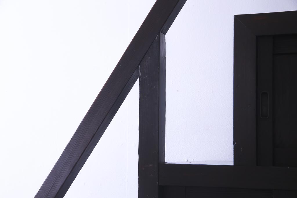 アンティーク家具　古民具　松材製　手すり付きが珍しい和モダンにぴったりな階段箪笥