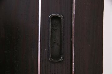 アンティーク家具　古民具　松材製　手すり付きが珍しい和モダンにぴったりな階段箪笥