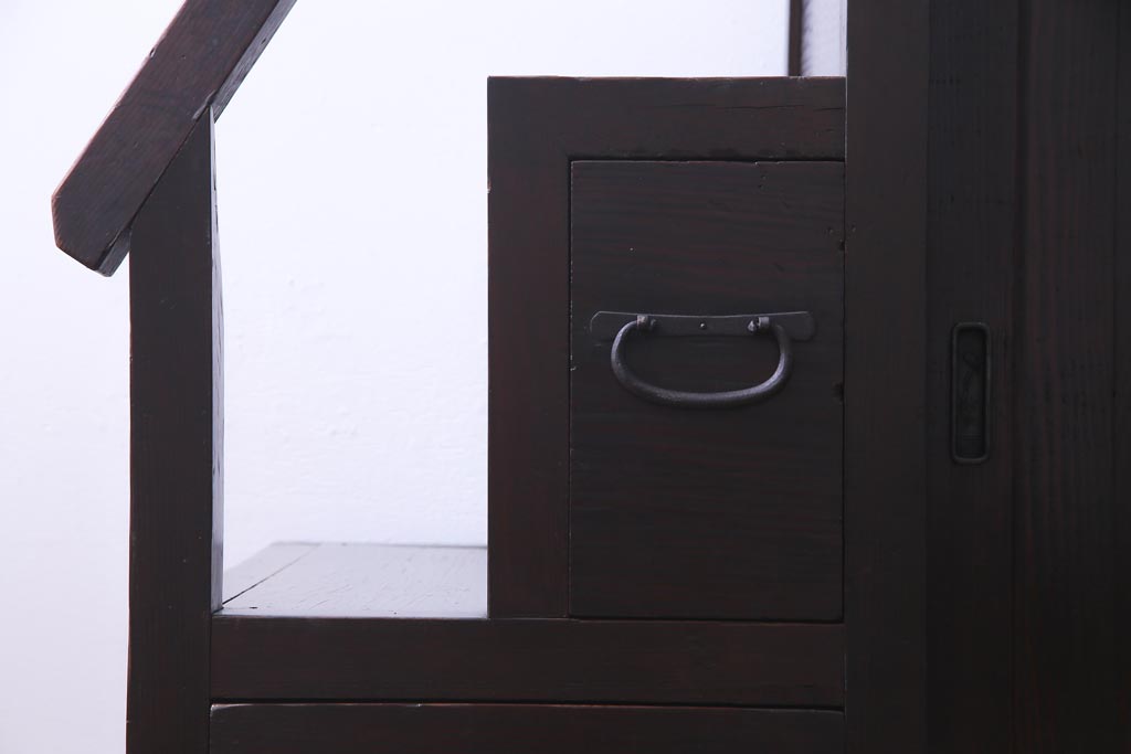 アンティーク家具　古民具　松材製　手すり付きが珍しい和モダンにぴったりな階段箪笥