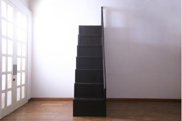 アンティーク家具　古民具　松材製　手すり付きが珍しい和モダンにぴったりな階段箪笥