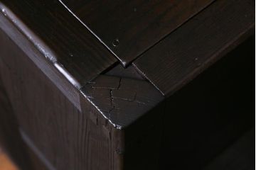 アンティーク家具　古民具　松材製　手すり付きが珍しい和モダンにぴったりな階段箪笥