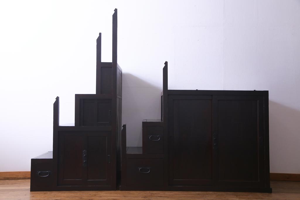 アンティーク家具　古民具　松材製　手すり付きが珍しい和モダンにぴったりな階段箪笥