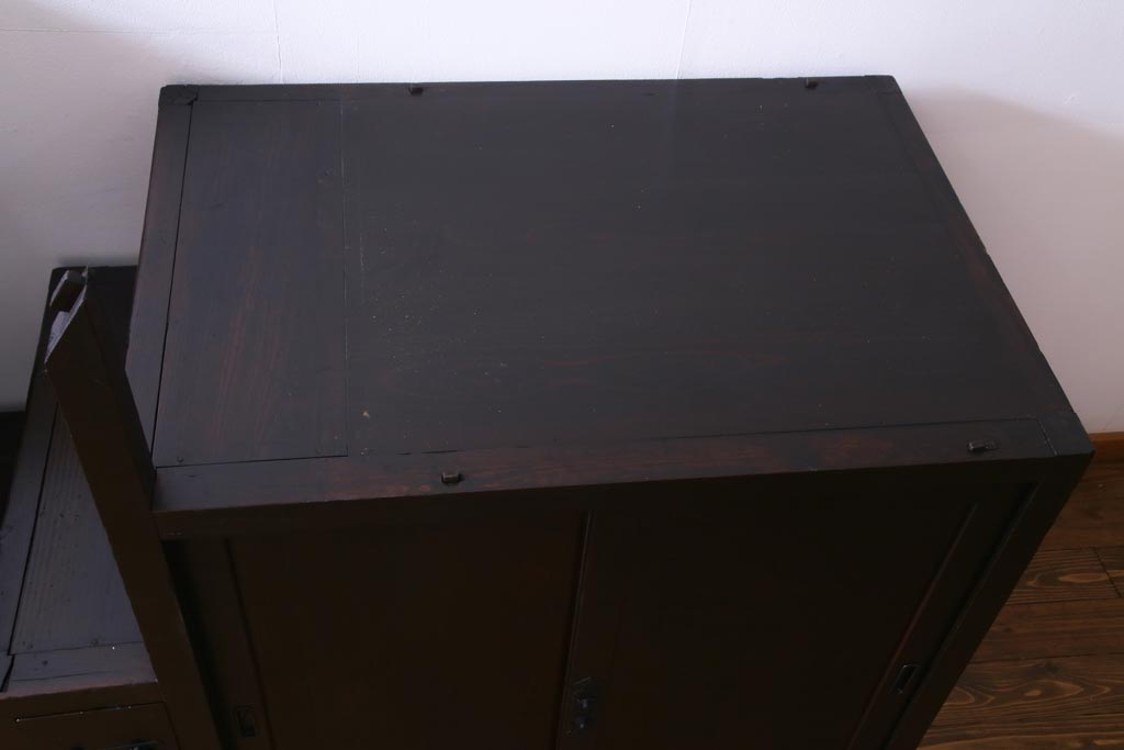 アンティーク家具　古民具　松材製　手すり付きが珍しい和モダンにぴったりな階段箪笥