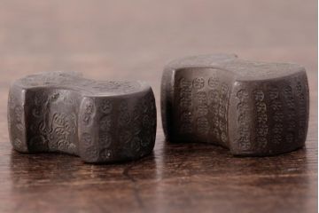 アンティーク雑貨　古民具・骨董　江戸期　両替商天秤ばかり・後藤分銅12個付(計り、針口天秤、両替天秤)(1)