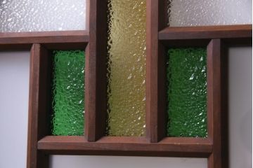 ラフジュ工房オリジナル　古建具リメイク　ダイヤ・すり・色ガラスを組合せた大正ロマン香る戸棚(収納棚、食器棚)