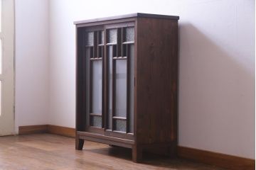 ラフジュ工房オリジナル　古建具リメイク　ダイヤ・すり・色ガラスを組合せた大正ロマン香る戸棚(収納棚、食器棚)