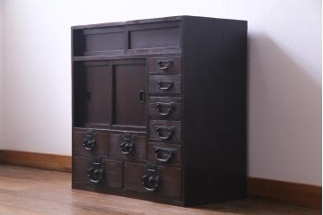 アンティーク家具　古民具　小振り　大きな引手が目を引く古い趣が魅力の松本箪笥(帳場箪笥・整理箪笥)