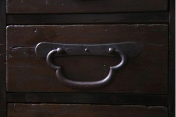 アンティーク家具　古民具　小振り　大きな引手が目を引く古い趣が魅力の松本箪笥(帳場箪笥・整理箪笥)