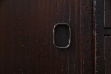 アンティーク家具　古民具　小振り　大きな引手が目を引く古い趣が魅力の松本箪笥(帳場箪笥・整理箪笥)