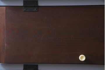 ラフジュ工房オリジナル　鉄脚　白いつまみが可愛らしいパタパタ扉の収納棚(5段タイプ)(戸棚、下駄箱)
