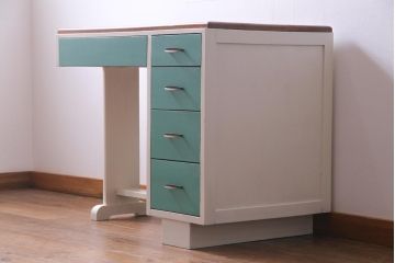 昭和初期　ペイント家具　爽やかな色合いが可愛らしいレトロな片袖机(デスク、在宅ワーク、在宅用作業台)