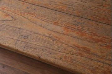アンティーク家具　フランスアンティーク　オーク材・パイン材　シャビーシックな風合いがお洒落なテーブル(ダイニングテーブル、作業台)