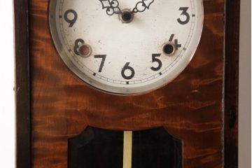 アンティーク雑貨　昭和初期　Meiji(明治時計社)　電池式　昔懐かしいレトロな雰囲気漂う柱時計(掛け時計)