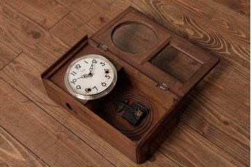 アンティーク雑貨　昭和初期　Meiji(明治時計社)　電池式　昔懐かしいレトロな雰囲気漂う柱時計(掛け時計)