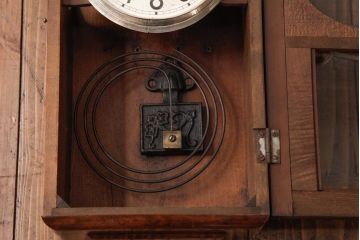アンティーク雑貨　昭和初期　Meiji(明治時計社)　電池式　昔懐かしいレトロな雰囲気漂う柱時計(掛け時計)