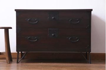 アンティーク家具　和製アンティーク　鉄脚付リメイク　古い趣きが魅力的な箪笥ローボード(リビングボード、和タンス)