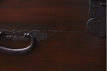 アンティーク家具　和製アンティーク　鉄脚付リメイク　古い趣きが魅力的な箪笥ローボード(リビングボード、和タンス)