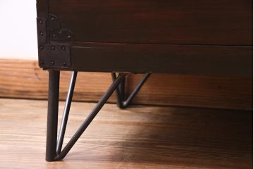 アンティーク家具　和製アンティーク　鉄脚付リメイク　古い趣きが魅力的な箪笥ローボード(リビングボード、和タンス)