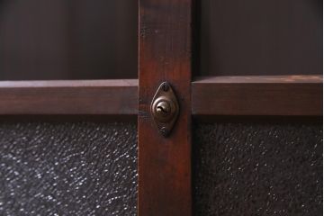 アンティーク家具　和製アンティーク　杉・ヒノキ材　ダイヤガラスがおしゃれな和モダンの戸棚(収納棚、サイドボード)