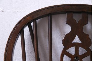 ヴィンテージ家具　イギリスビンテージ　ニレ・ビーチ材　貫のデザインが個性を光らせるホイールバックチェア(ダイニングチェア)