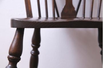 ヴィンテージ家具　イギリスビンテージ　ニレ・ビーチ材　貫のデザインが個性を光らせるホイールバックチェア(ダイニングチェア)