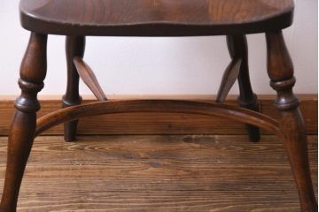 ヴィンテージ家具　イギリスビンテージ　ニレ・ビーチ材　貫のデザインが個性を光らせるホイールバックチェア(ダイニングチェア)