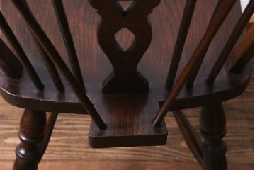 ヴィンテージ家具　イギリスビンテージ　ニレ・ビーチ材　貫のデザインが個性を光らせるホイールバックチェア(ダイニングチェア)