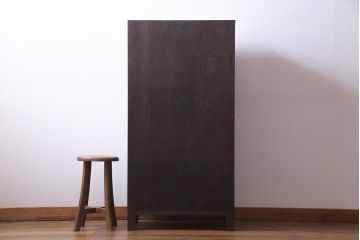 ラフジュ工房オリジナル　脚付き　白いつまみが可愛らしいパタパタ扉の収納棚(5段タイプ)(戸棚、下駄箱)