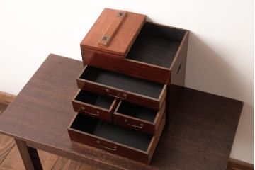 アンティーク家具　和製アンティーク　栗材　漆塗りが上品な印象与える化粧箱(裁縫箱、小引き出し、小物収納)