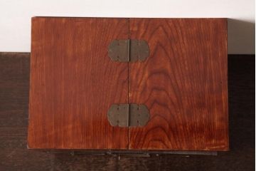 アンティーク家具　和製アンティーク　栗材　漆塗りが上品な印象与える化粧箱(裁縫箱、小引き出し、小物収納)
