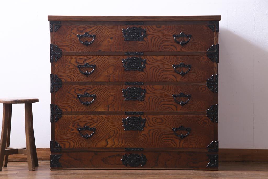 ビンテージ家具　ビンテージ　岩谷堂箪笥　天板リメイク　ダイナミックな杢目が目を引く衣装箪笥(チェスト)