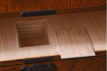 ビンテージ家具　ビンテージ　岩谷堂箪笥　天板リメイク　ダイナミックな杢目が目を引く衣装箪笥(チェスト)