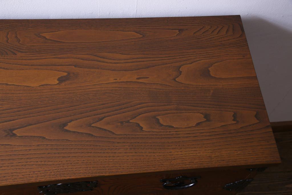 ビンテージ家具　ビンテージ　岩谷堂箪笥　天板リメイク　ダイナミックな杢目が目を引く衣装箪笥(チェスト)