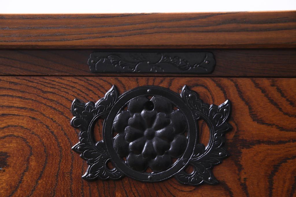 ビンテージ家具　ビンテージ　岩谷堂箪笥　天板リメイク　ダイナミックな杢目が目を引く衣装箪笥(チェスト)