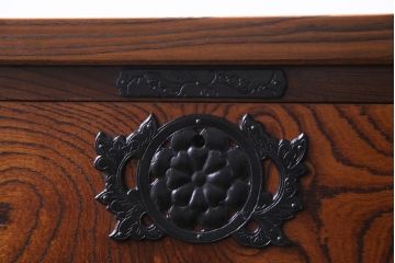 ビンテージ家具　ビンテージ　岩谷堂箪笥　天板リメイク　ダイナミックな杢目が目を引く衣装箪笥(チェスト)