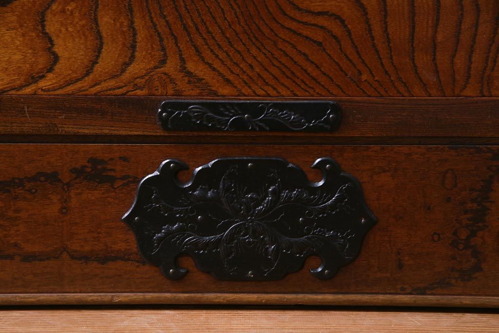 ビンテージ家具　ビンテージ　岩谷堂箪笥　天板リメイク　ダイナミックな杢目が目を引く衣装箪笥(チェスト)