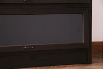ラフジュ工房オリジナル　リメイク家具　見せる収納を楽しめるガラス入りパタパタ扉の収納棚(4段タイプ)(戸棚、下駄箱)